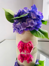 Load image into Gallery viewer, Bella the Bow Bath Bomb
