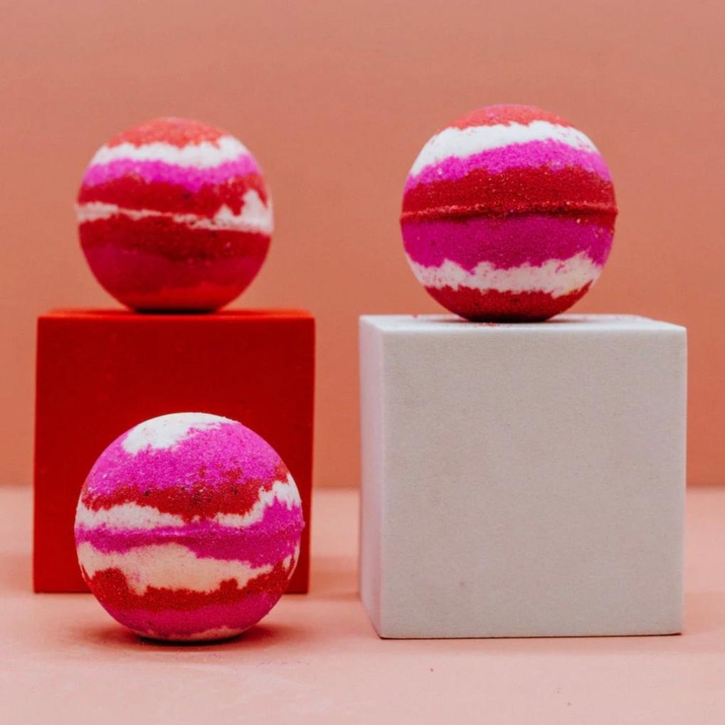 Strawberry & Cream Classic Bath Bomb