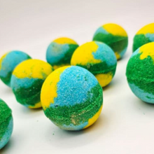 Load image into Gallery viewer, Thai Lime &amp; Mango Classic Bath Bomb
