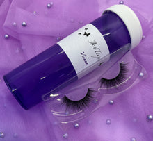 Load image into Gallery viewer, Vienna Eyelashes
