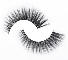 Load image into Gallery viewer, Big Apple Eyelashes
