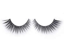 Load image into Gallery viewer, Big Apple Eyelashes
