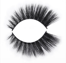 Load image into Gallery viewer, Boss Babe Eyelashes
