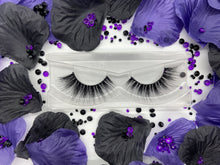 Load image into Gallery viewer, Vegas Baby Eyelashes

