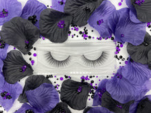 Load image into Gallery viewer, Big Apple Eyelashes
