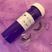 Load image into Gallery viewer, Big Apple Eyelashes
