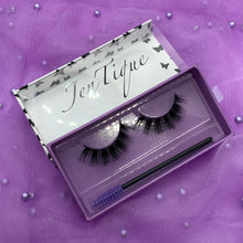 Load image into Gallery viewer, Queeny Eyelashes
